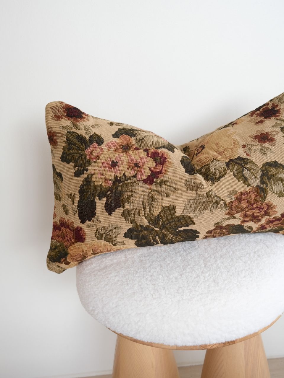 Amelie/Lumbar - ARCHDEKOR® LLC