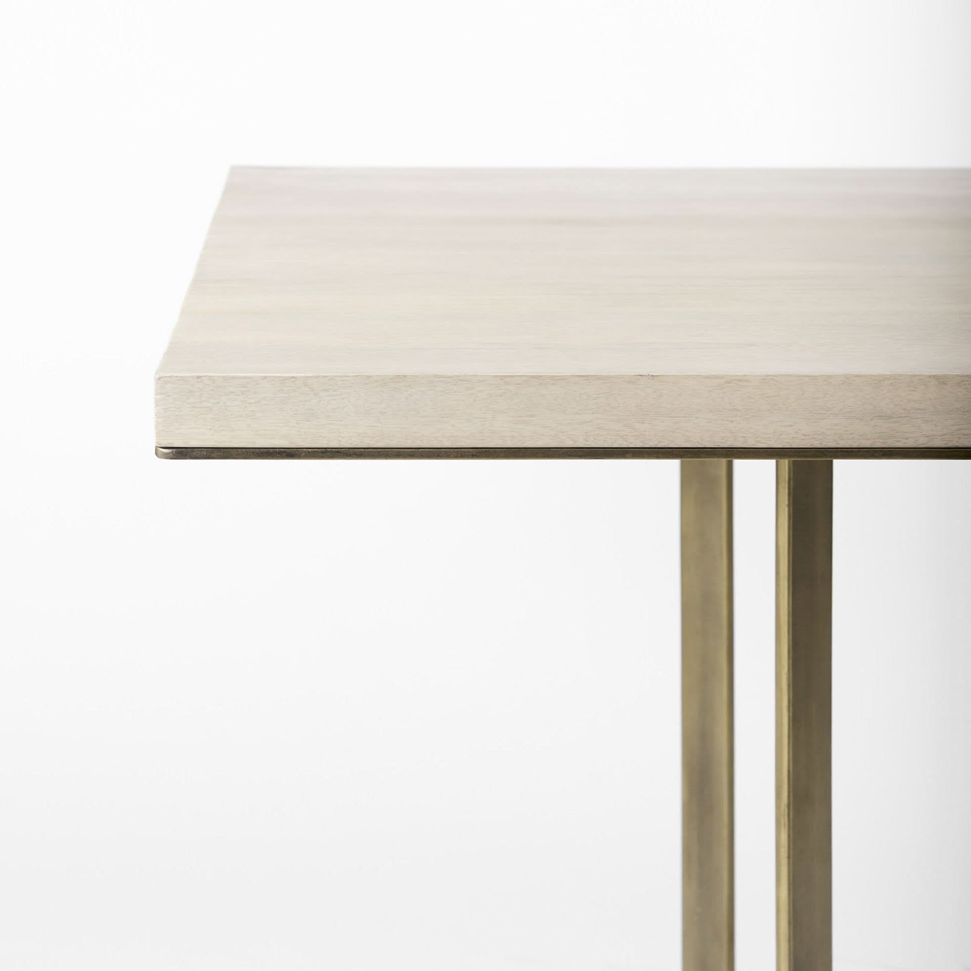 dakari/table