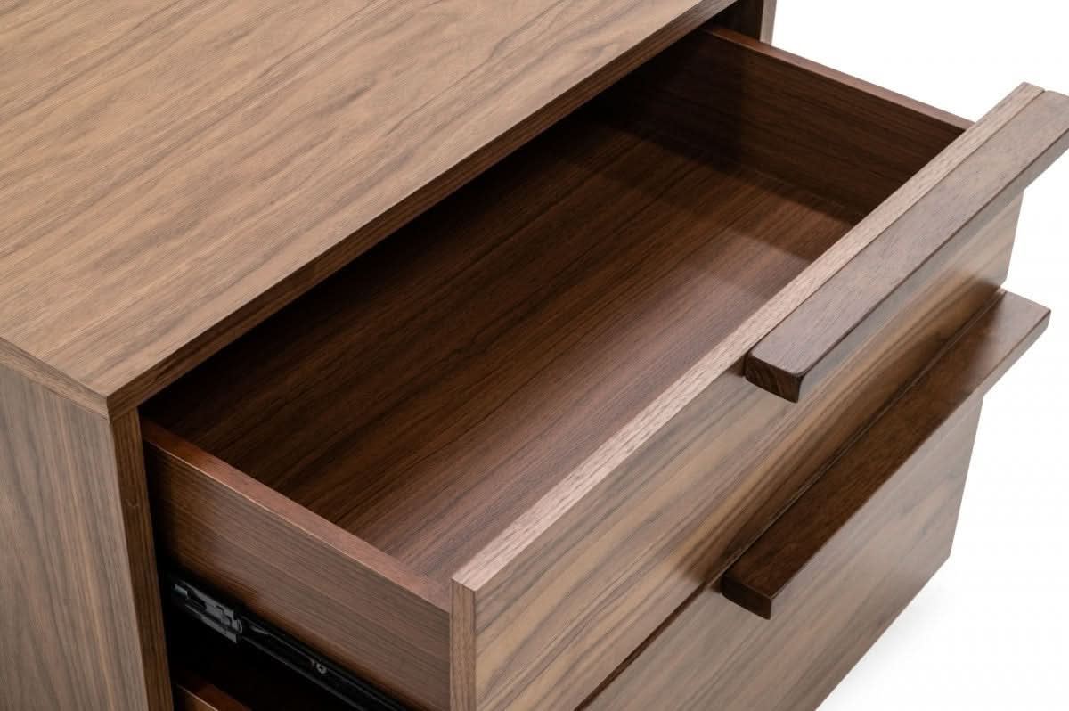 Nikki/Table