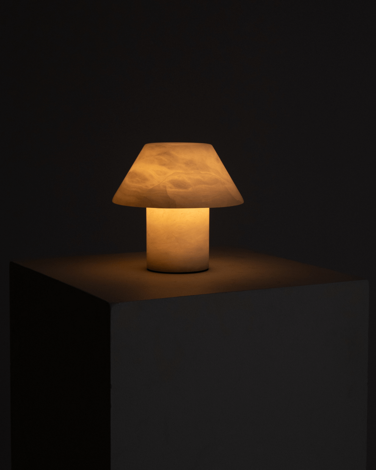 Alora/Lamp