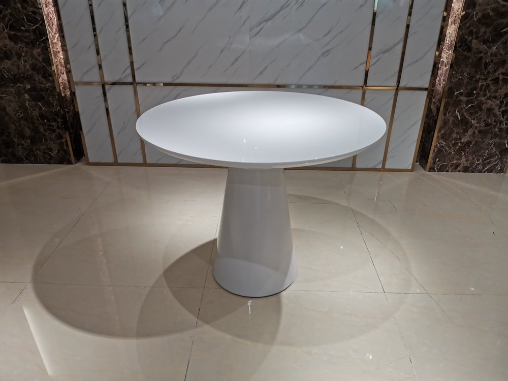 Dustin/Table