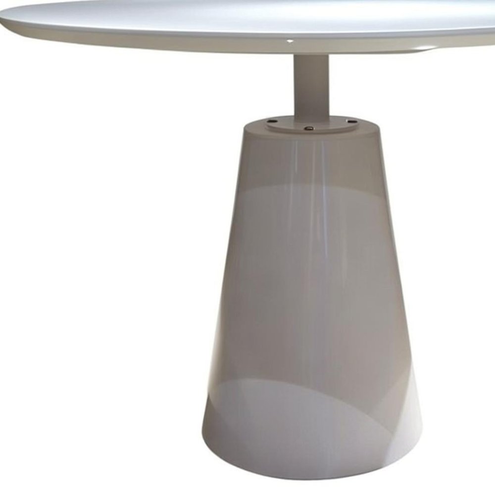 Dustin/Table