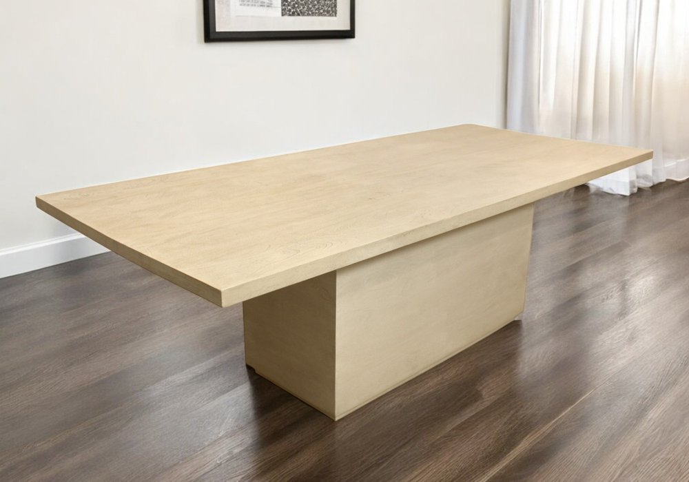 Della/Table