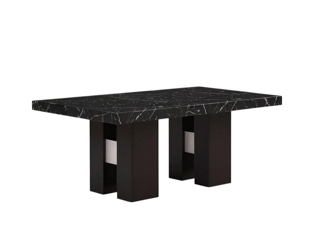 Danielle/Table