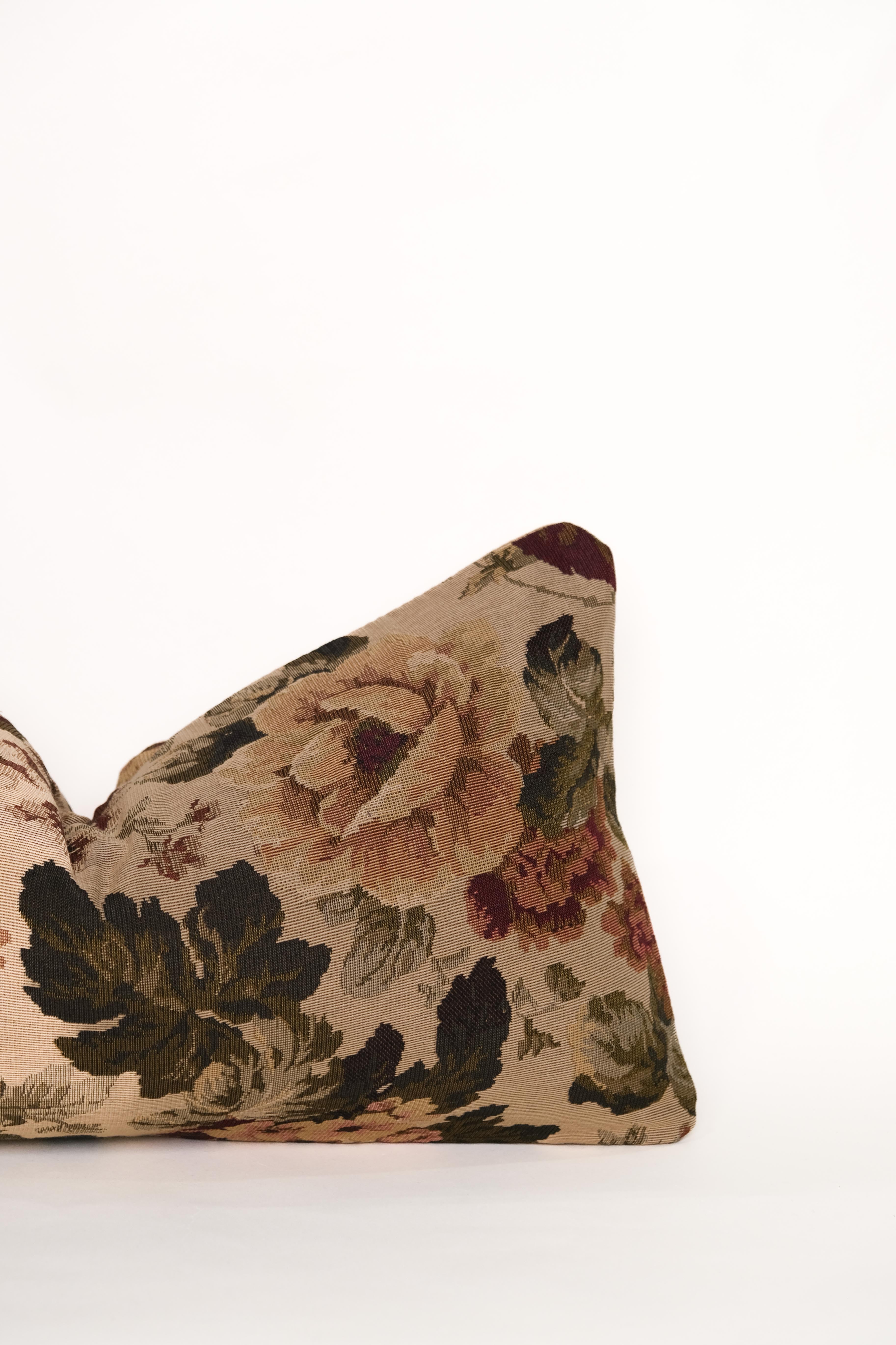 Amelie/Lumbar - ARCHDEKOR® LLC