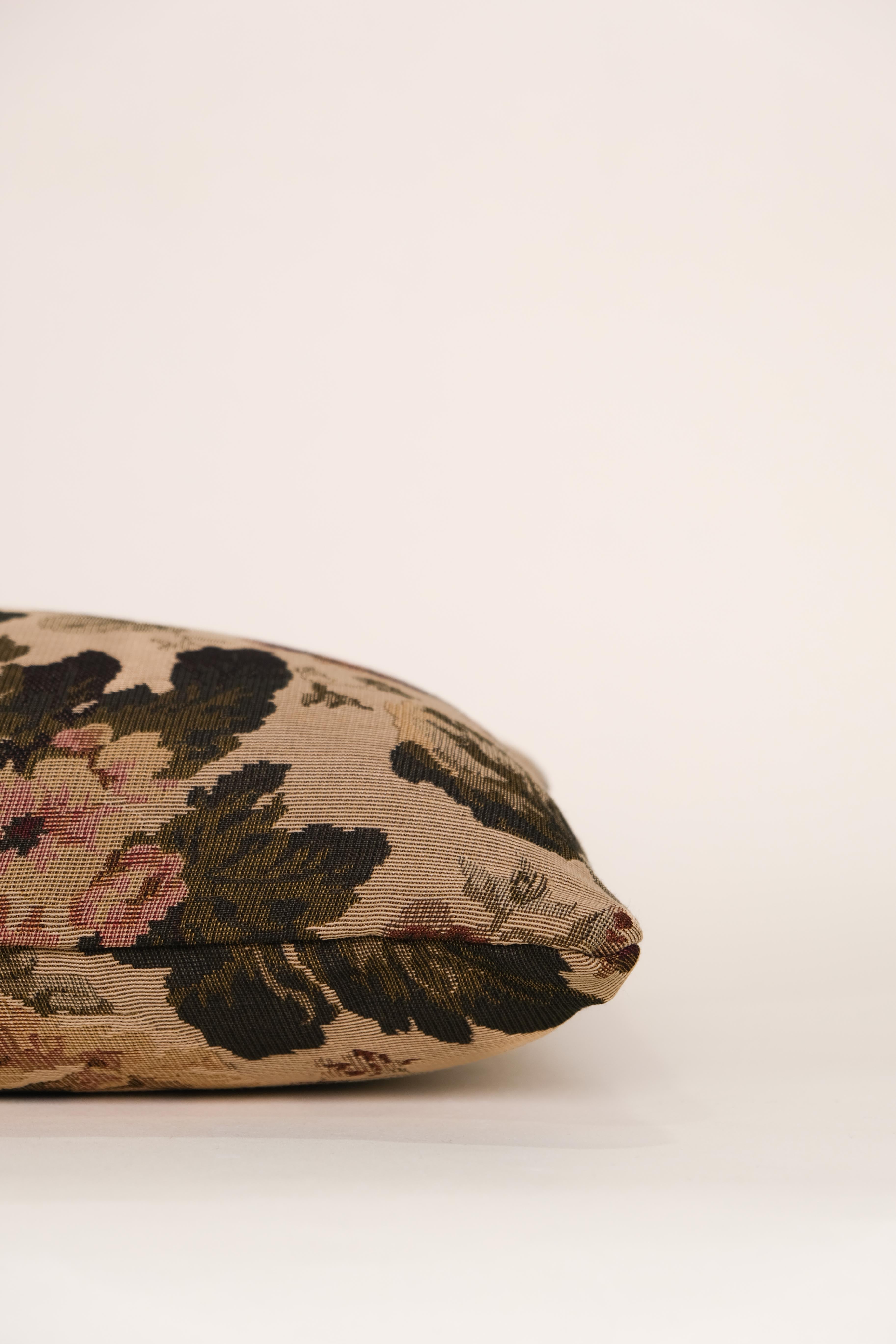 Amelie/Lumbar - ARCHDEKOR® LLC