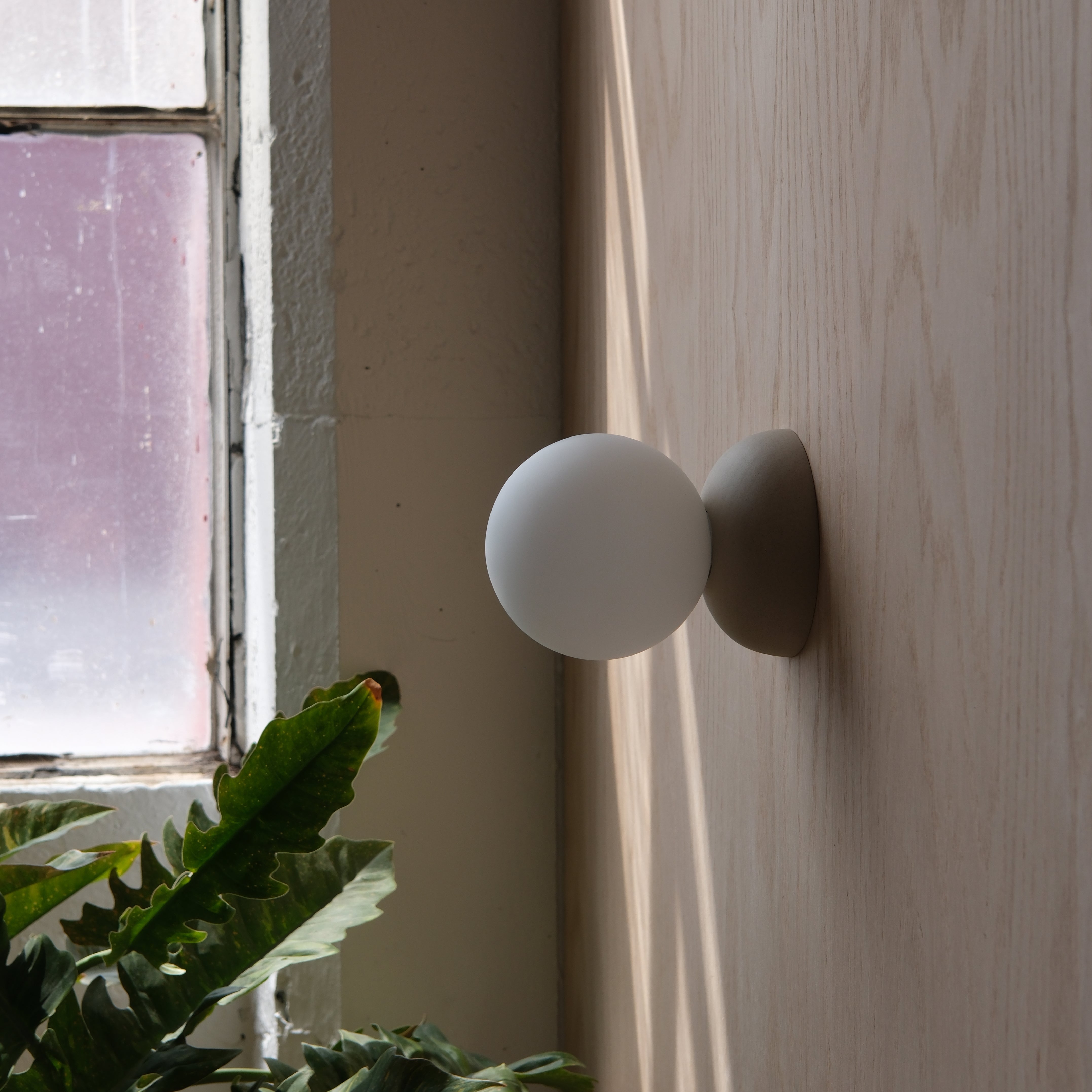 Monroe/Sconce