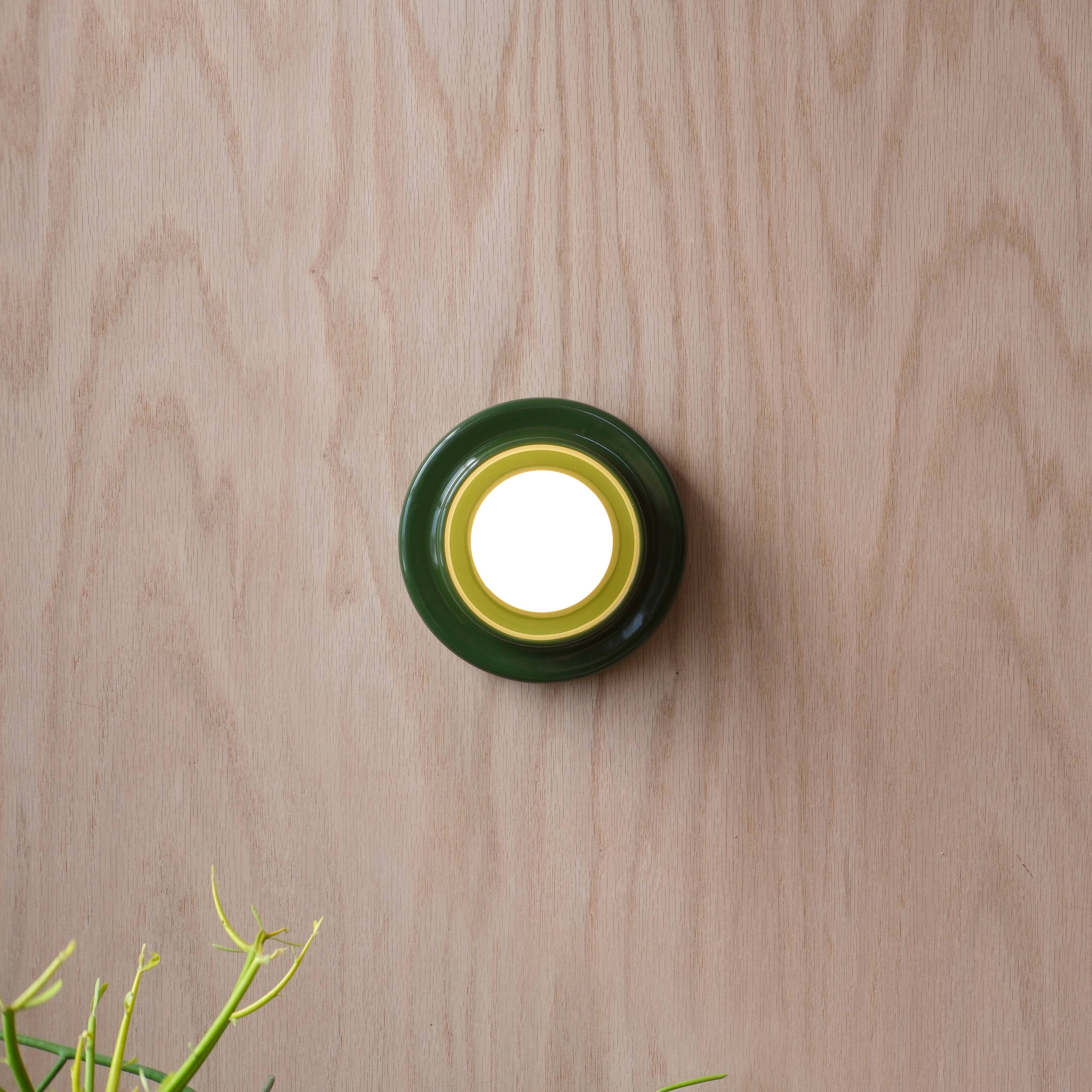 Q/Sconce