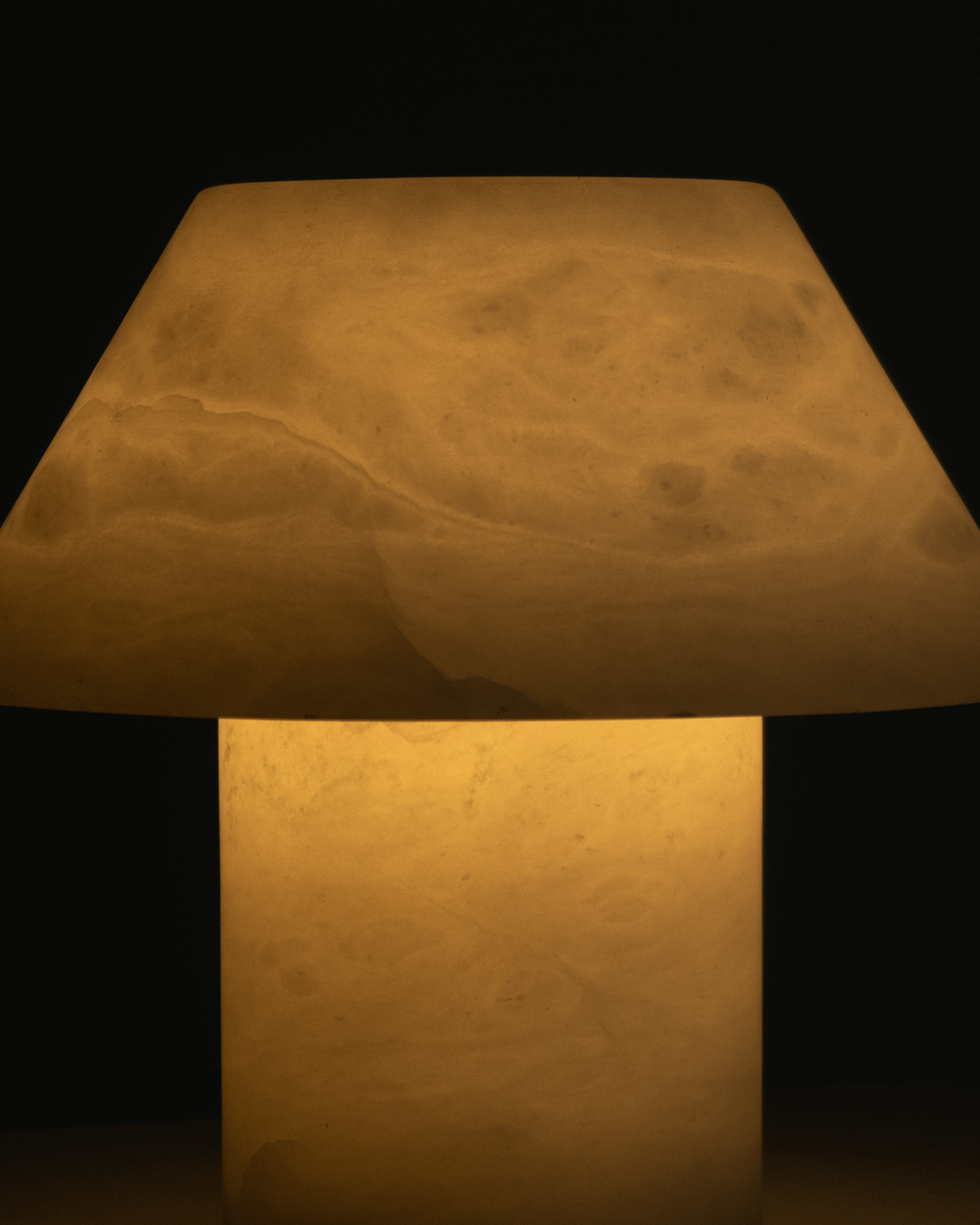 Alora/Lamp