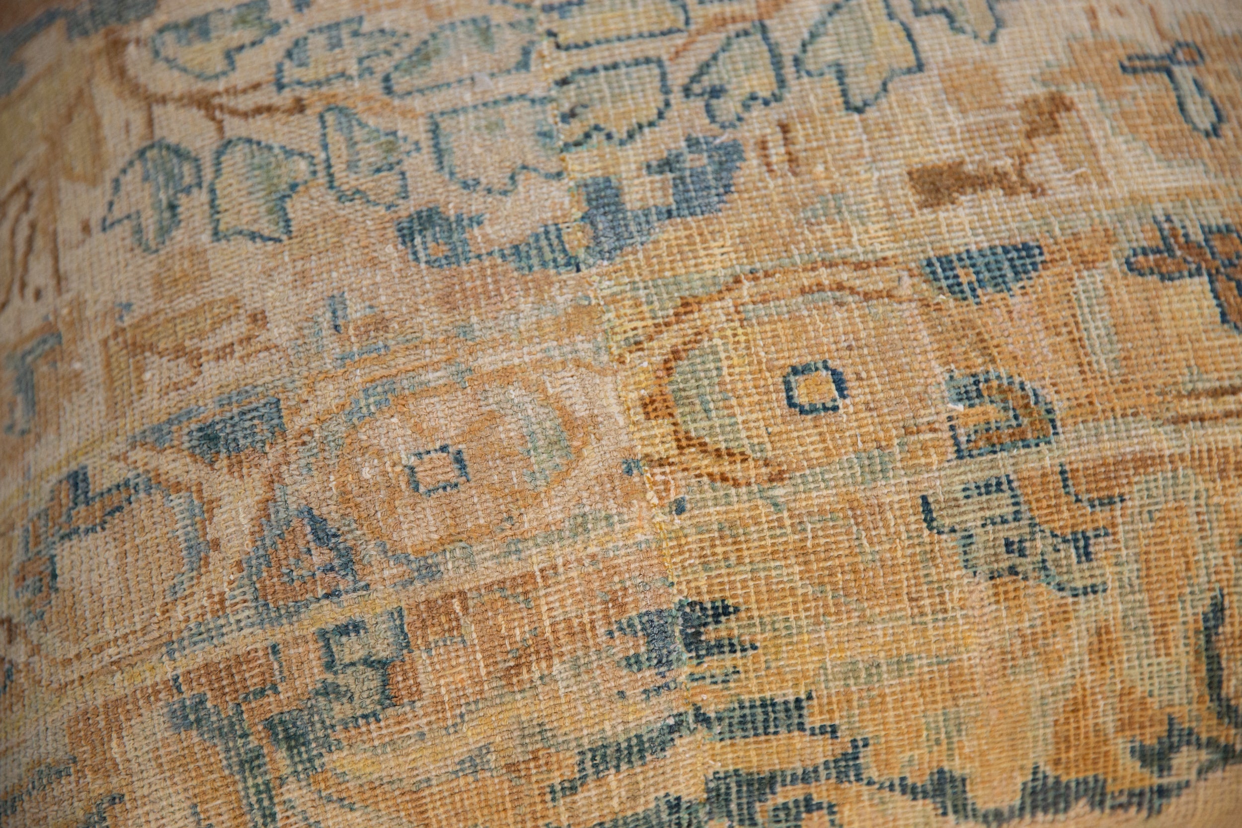 Persian/Table