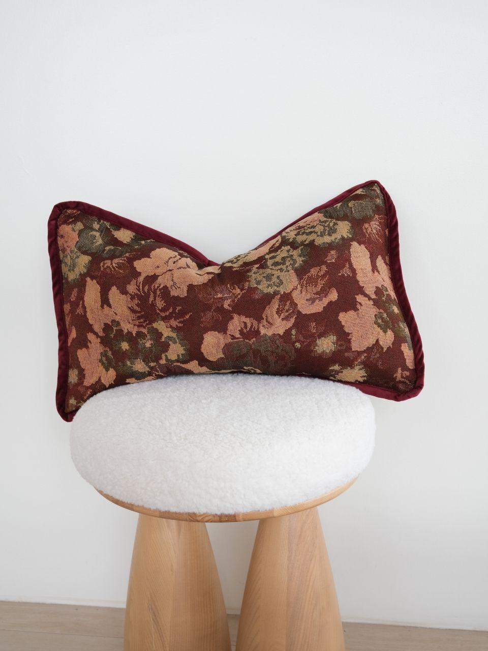 Amelie/Lumbar - ARCHDEKOR® LLC