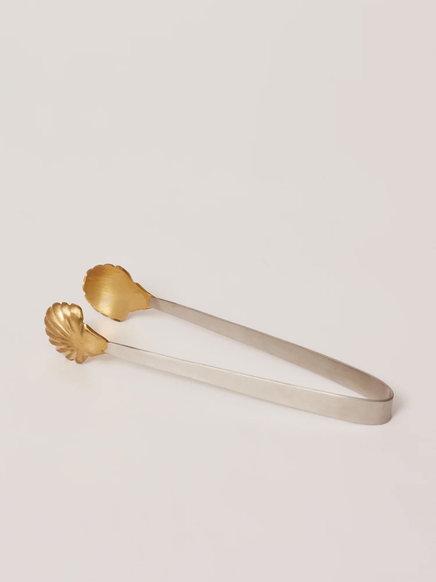 Seashell/Tongs