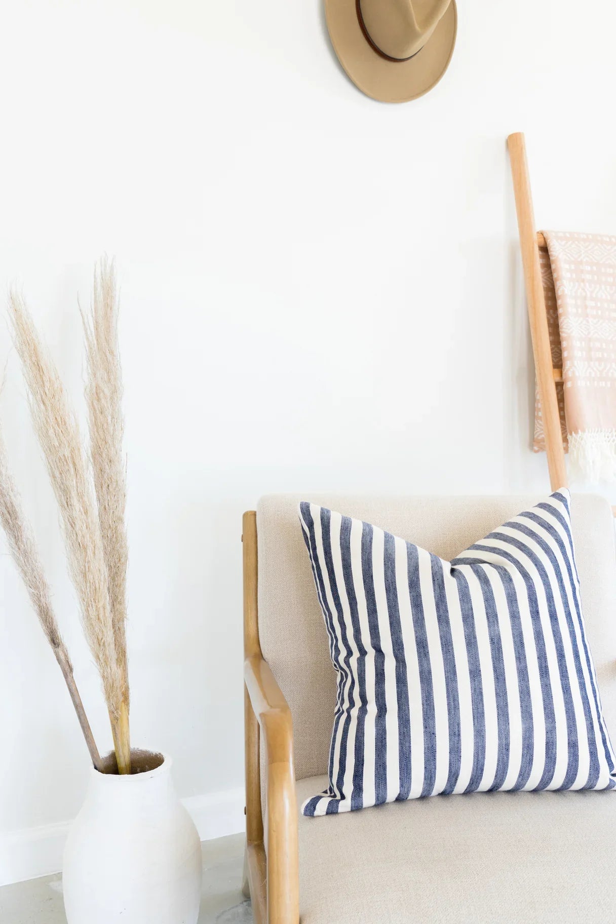 Veronica/Pillow
