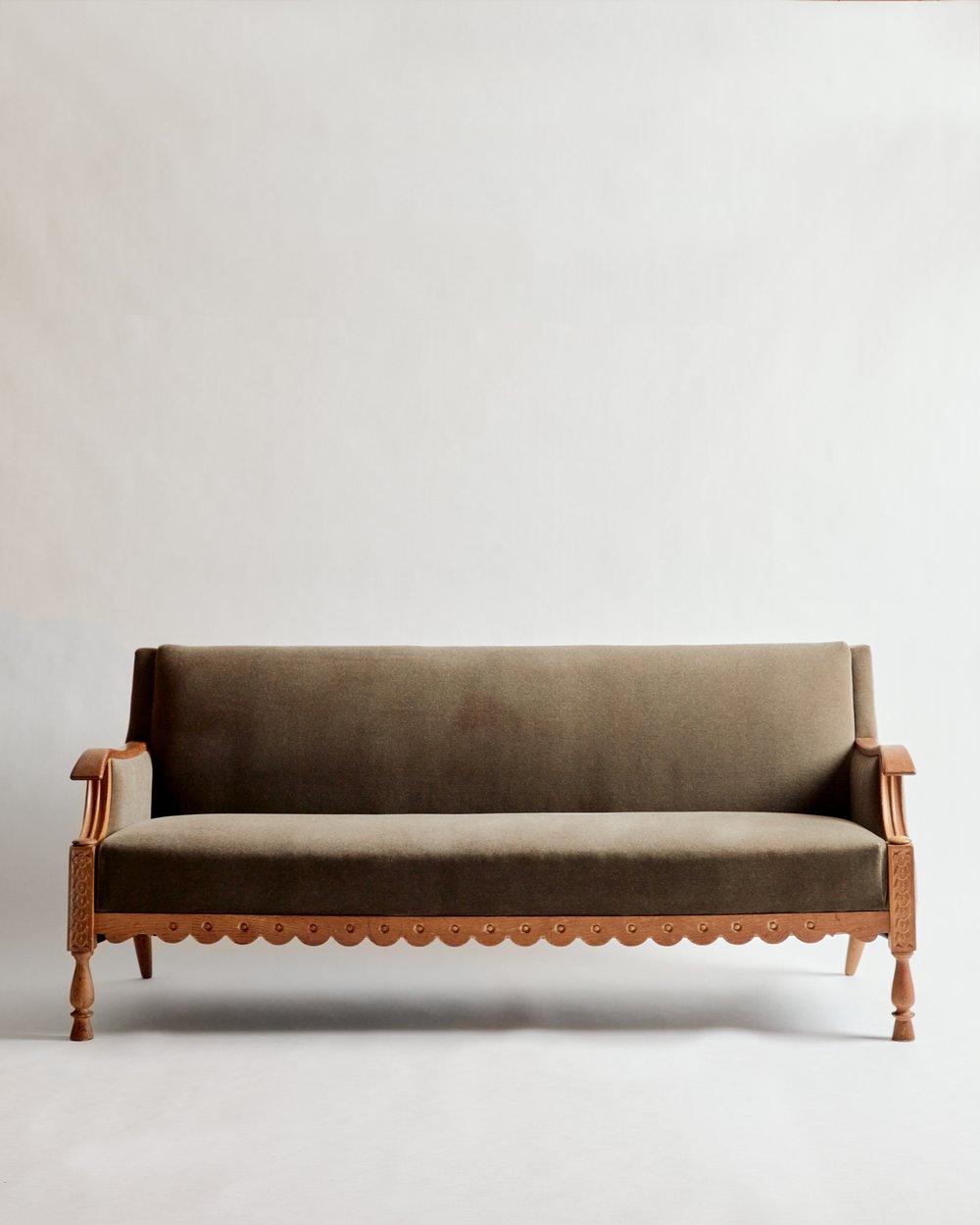 Scalloped/Sofa